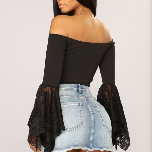 Morticia’s Lace Crop L - Picture 2 of 2